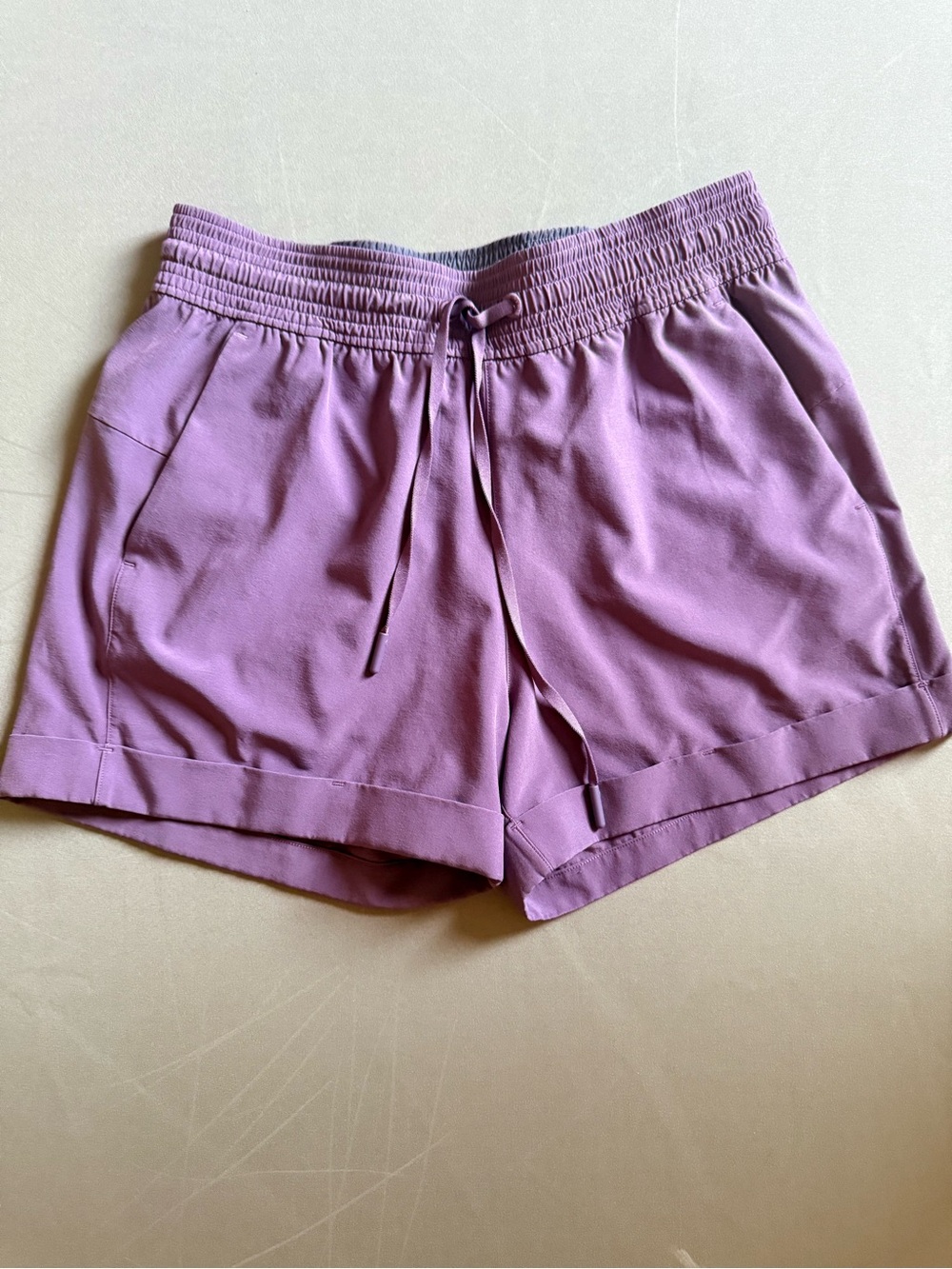 Lululemon Size 4 Spring Break Away Short *4-way Stretch 3".
Frosted Mulberry